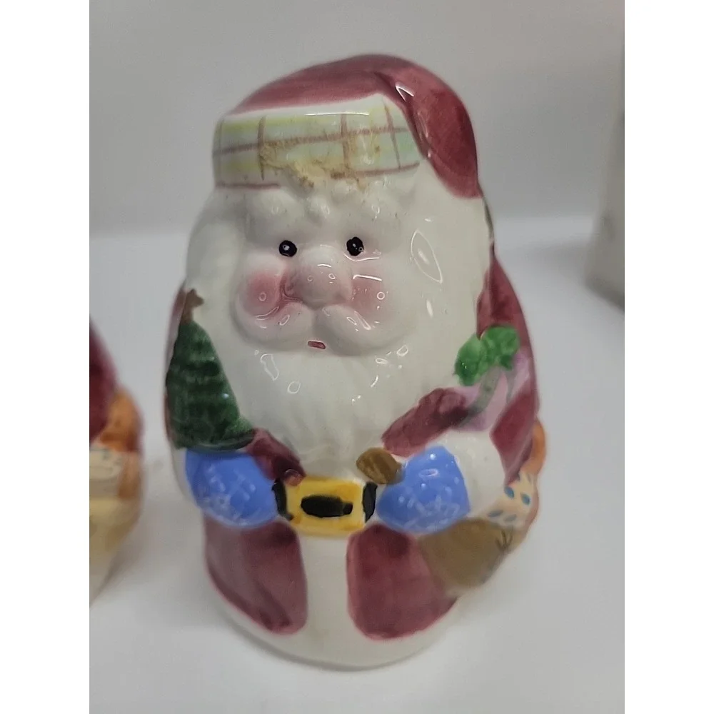 Ceramic Santa Salt And Pepper Shakers‎